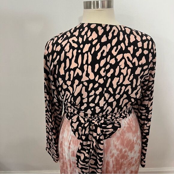 Diane Von Furstenberg (DVF) 100% Silk Pink and Black Leopard print wrap top -- L - Picture 6 of 13